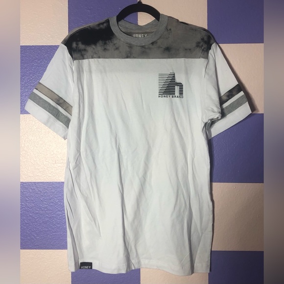 NWOT Honey Brand Co Gray Tie-Dye Athletic Details on White Tee - Size M - Picture 1 of 3